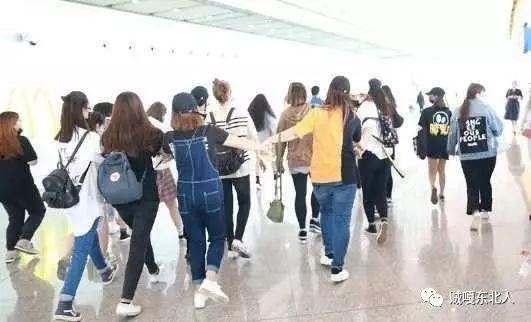 薛之谦机场爆料了吗视频  第1张